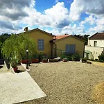 La Dolce With Free Private Parking Apartment